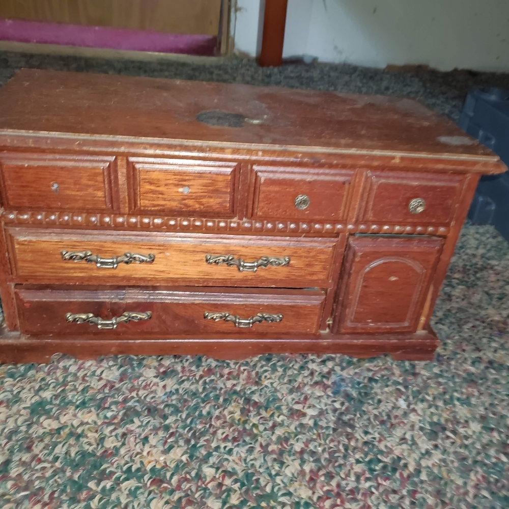 Jewelry box